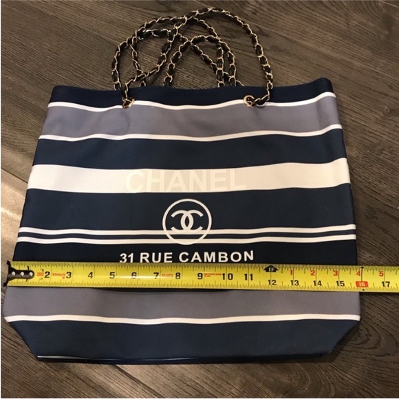 Chanel gift tote - Picture 7 of 10